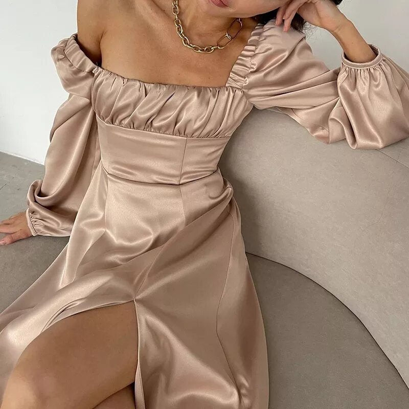 Robe en satin midi beige decollete carre