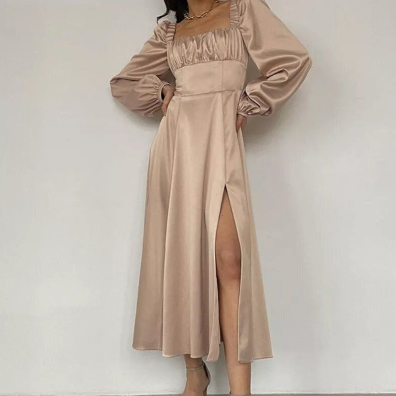 Robe en satin midi decollete carre beige