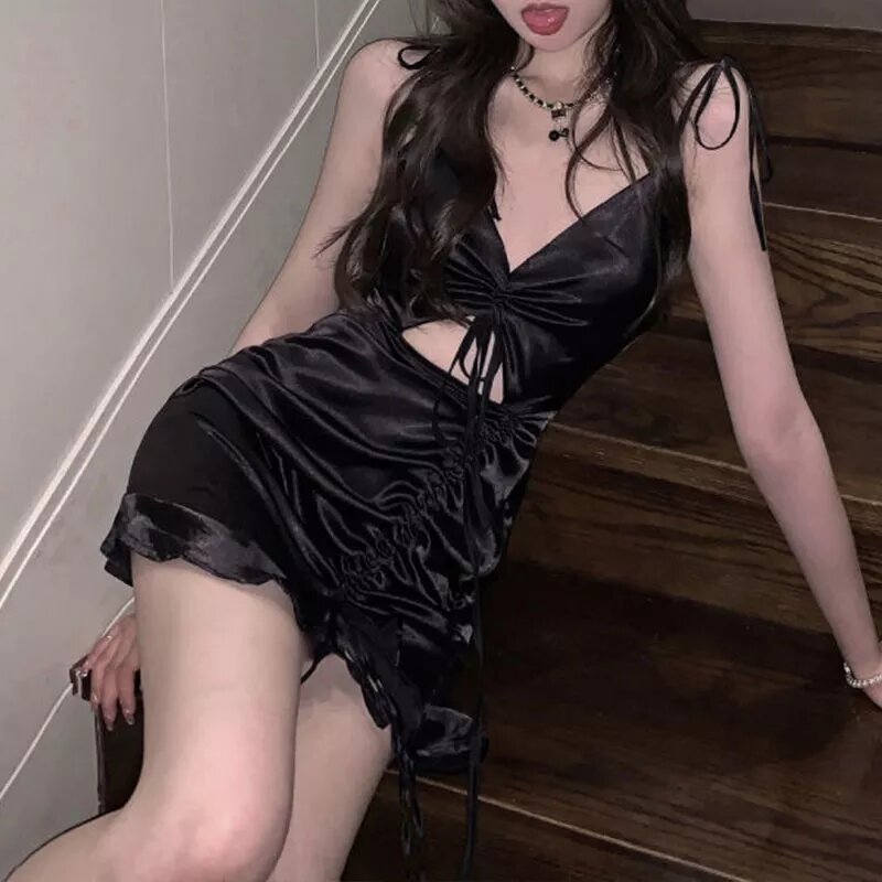 robe froncée satin noire