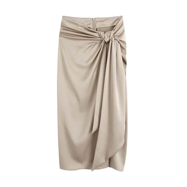 Satin skirt with opening on the side