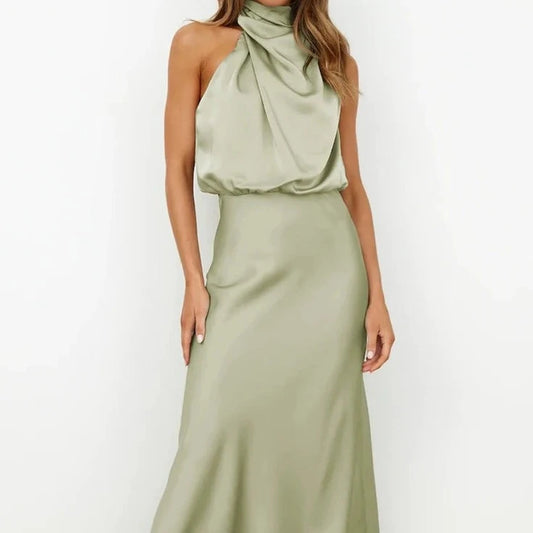 Robe en satin sans manche à col haut vert 