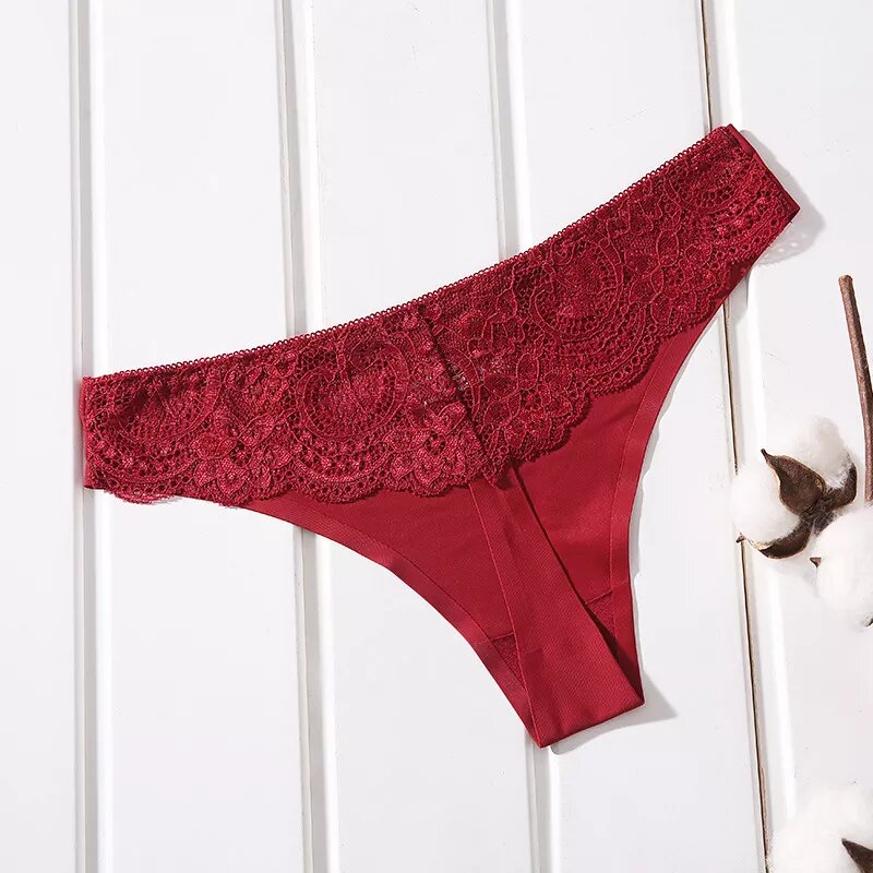 Culotte string en satin à volant rouge