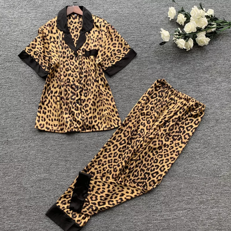 Pyjama en satin toute saison léopard