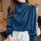 Blouse femme satin avec col montant à détails dorés bleu