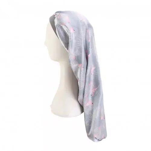 bonnet satin floral cheveux longs gris