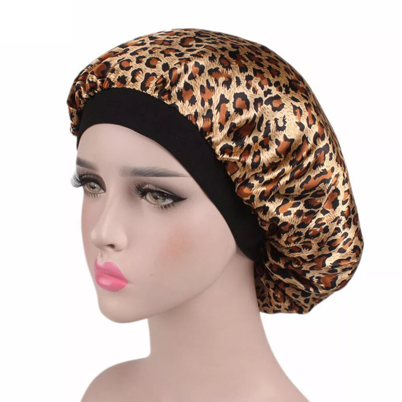 bonnet satin motif animalier léopard