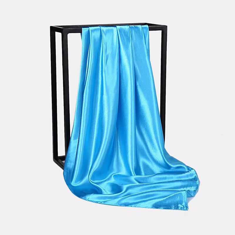 foulard en satin bleu ciel