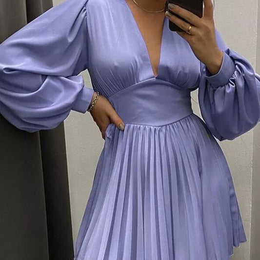 robe en satin lilas et plissée