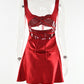     robe satin rouge decolleté froissé